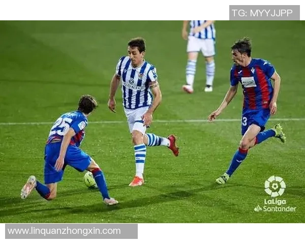 重庆足球队在全国锦标赛中以80分稳居积分榜首位展现强劲实力