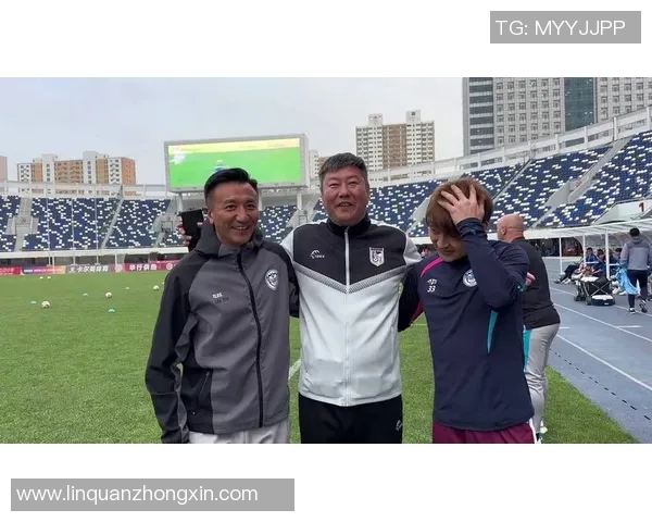 足球明星岁月流逝后的容颜与技艺对比分析