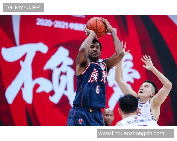 杭州羽毛球队以74分领跑大师赛积分榜展现强劲实力与团队合作精神