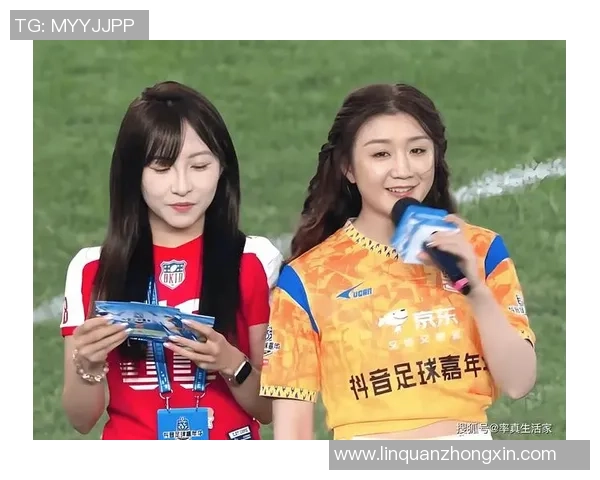 足球巨星跨界挑战拳击赛场精彩瞬间回顾与分析